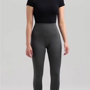 Yummie brand Women’s Pull-On Gray pants with back pockets Size 1X/XL